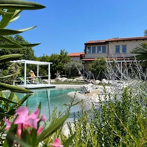 Tilly Aparthotel
